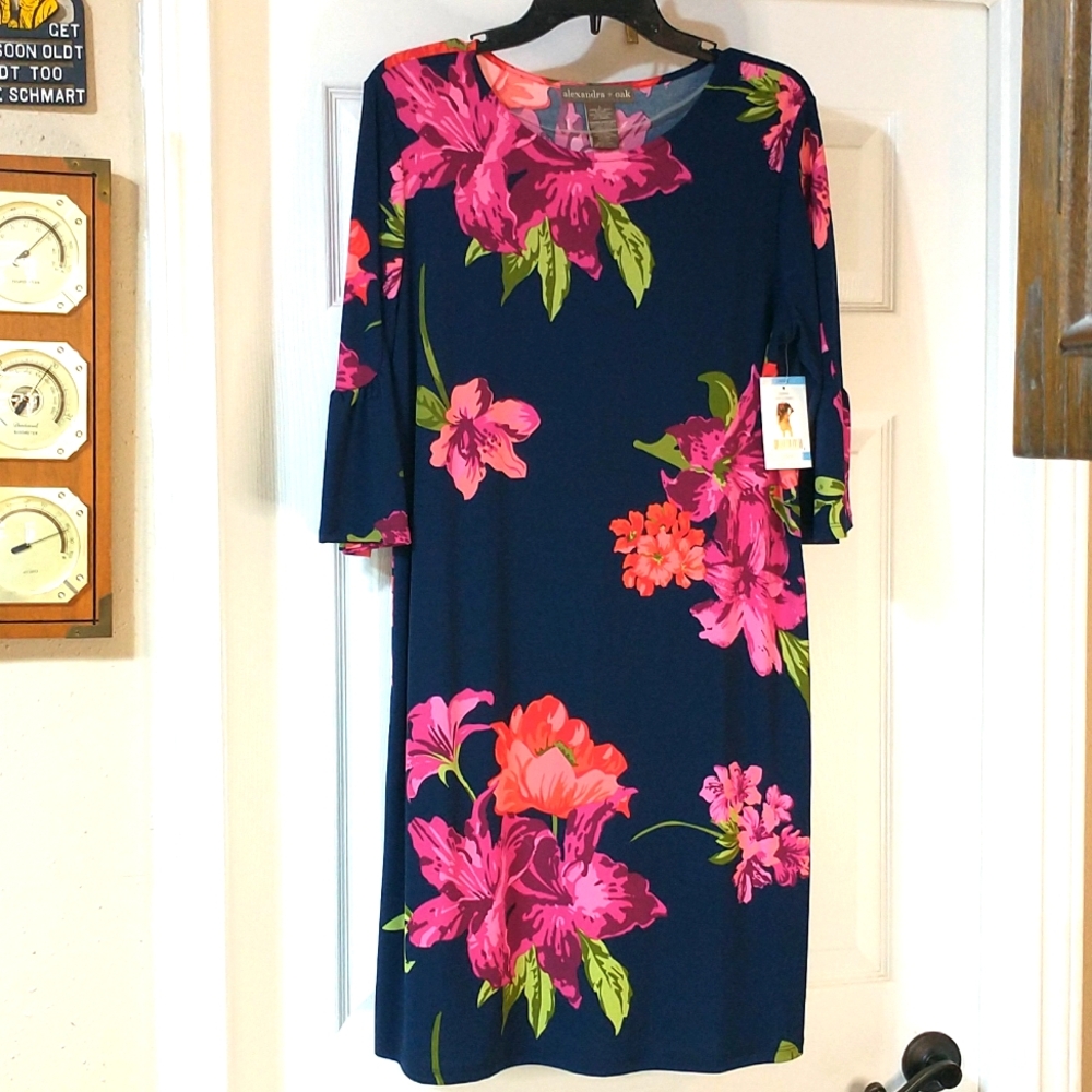 Alexandra+ Oak NWT dress size large, P2P-"20 length shoulder to hem 38".